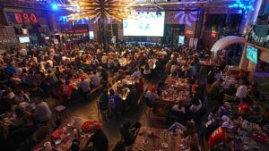 Tűzijátékos szurkolói ünneplés Seattle utcáin a Super Bowl után