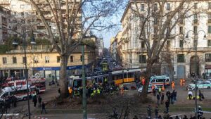 Kisiklott egy villamos Milánóban: ketten meghaltak, több tucatnyian megsérültek