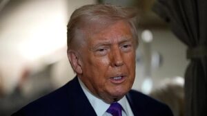 Trump "rossz dolgokra" figyelmeztet, ha Irán nem köt alkut, miközben az USA növeli katonai jelenlétét