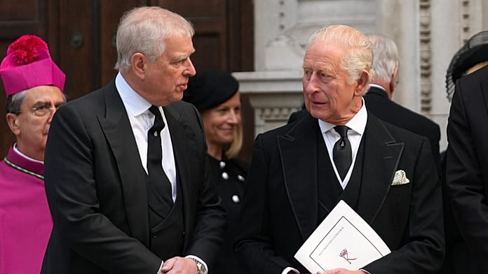 III. Károly király testvére letartóztatásról: a törvénynek tennie kell a dolgát