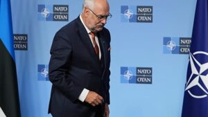 A kormány és az ellenzék is bírálja az észt elnököt, amiért közvetlen tárgyalásokat szorgalmazott Oroszországgal