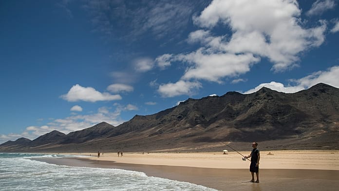 „Teljesen halott a partvidékünk”: halnevelde ellen tiltakoznak a Kanári-szigetek lakói