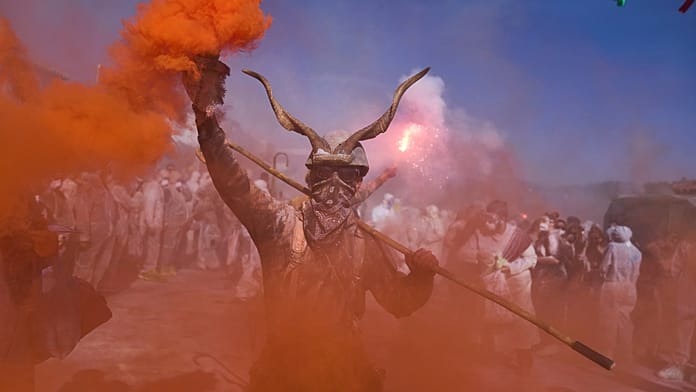 Lisztháború színezi a görög Galaxidit tiszta hétfőn