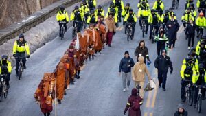 Washingtonba ért a buddhista szerzetesek 3700 kilométeres békemenete