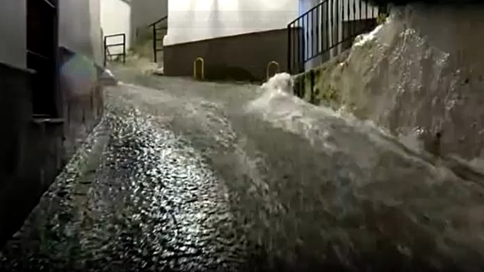 Heves vízáradatok sújtották Ubrique-t a spanyolországi Cádiz viharai után