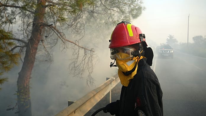 Szélsőséges időjárás sújtja az Egyesült Államok középső államait és a nyugati partot