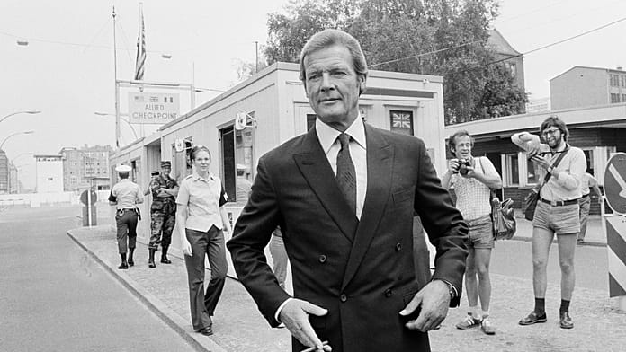 Az NDK Stasi-aktáiból: James Bond forgatás a berlini határátkelőnél