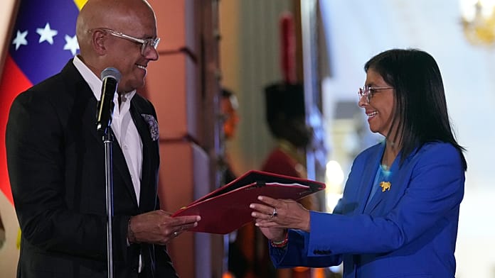 Aláírta az amnesztiatörvényt Venezuela ideiglenes elnöke