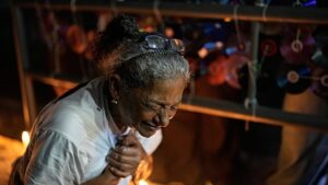 Több száz politikai fogoly elengedéséért még virrasztanak a hozzátartozók Venezuelában