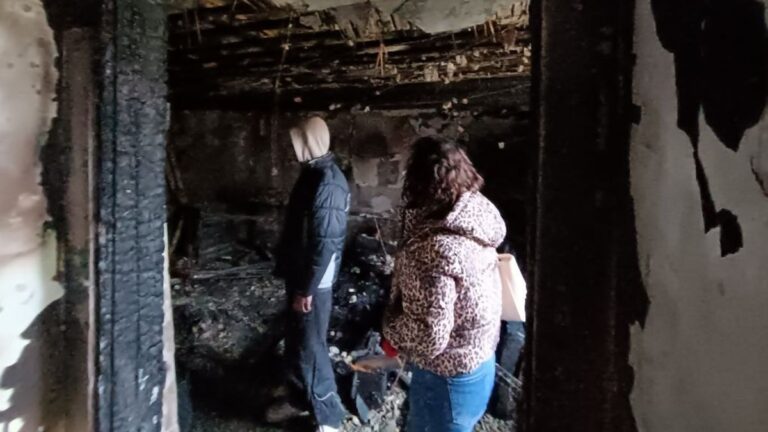 Egy lavór vízzel próbálta oltani lángoló otthonát a solti férfi