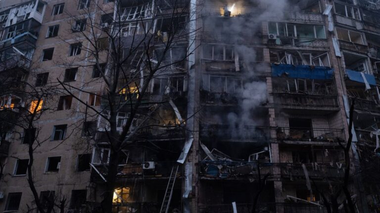 Az orosz erők törnek előre, Zelenszkij külföldiekkel erősítene