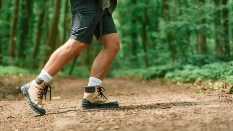 Hogyan válasszuk ki a megfelelő túracipőt a következő szabadtéri kalandhoz?