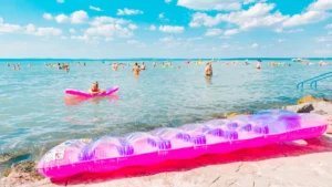 Fizetős és ingyenes strandok a Balatonon – Körkép szállásfoglalás előtt