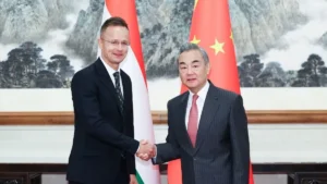 Szijjártó Péter: A mai napon Budapestre látogat Kína külügyminisztere