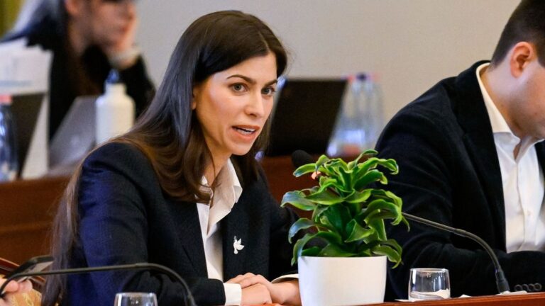 Szentkirályi Alexandra: A háborút nem megnyerni, hanem elkerülni kell + videó