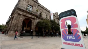 Focimeccsek maradtak el a mexikói kartellvezér halála után, a világ a nyári vb miatt aggódik