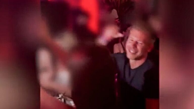 Kocsis Máté adott egy tockost a drogos buliban részt vevő Magyar Péternek