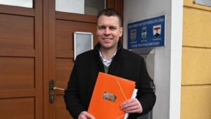 Menczer Tamás: Bujdosó Andrea a háború folytatásában érdekelt a Shell-részvényei miatt + videó