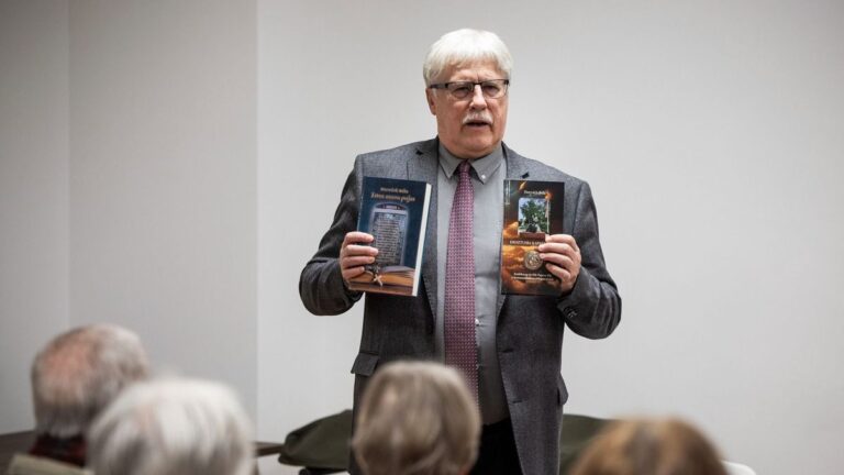 Az Isten szava pajzs a haza és az egyház csendes harcosai előtt tiszteleg