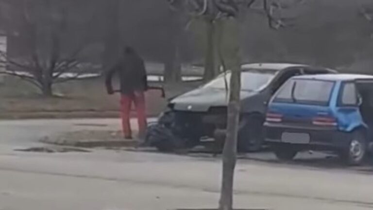 Illegális autóbontót fedeztek fel egy budapesti áruház parkolójában + videó