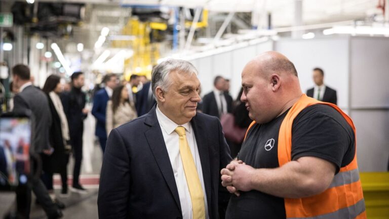 Orbán Viktor: Megyünk, mint az úthenger + videó