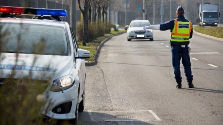 Nem hittek a szemüknek a rendőrök, amikor a sofőr elővette az igazolványát