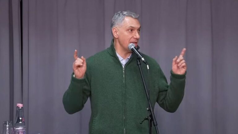 Lázár János: Fütyülnek a tiszások 9000 ember halálára + videó