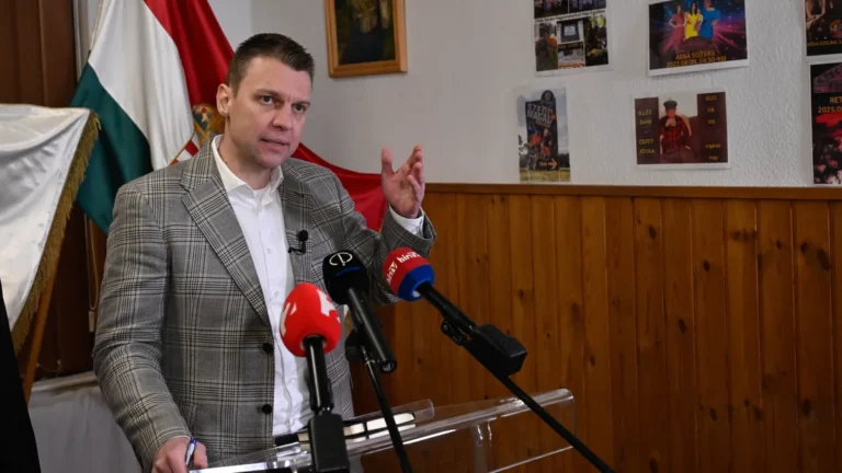 Menczer Tamás szerint a fiatalok számára a béke, a biztonság és az otthon a választás tétje