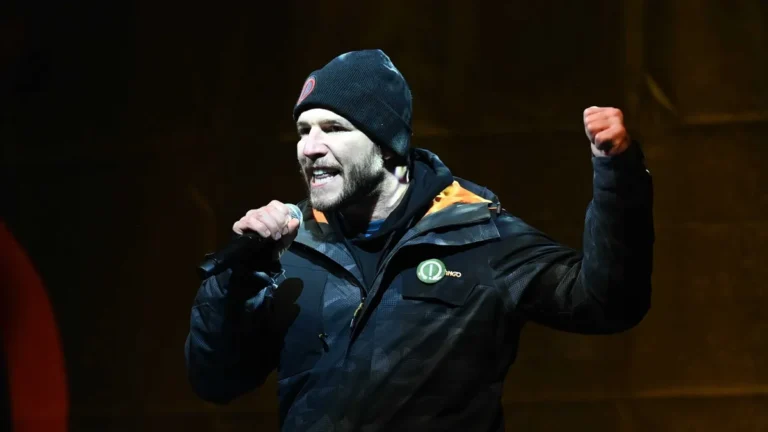 Molnár Áron, a kardozós színész már hadügyi szakértőnek képzeli magát