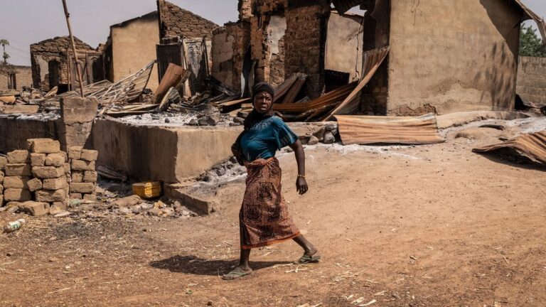 Fegyveresek több tucat embert megöltek és sokakat elraboltak Nigériában