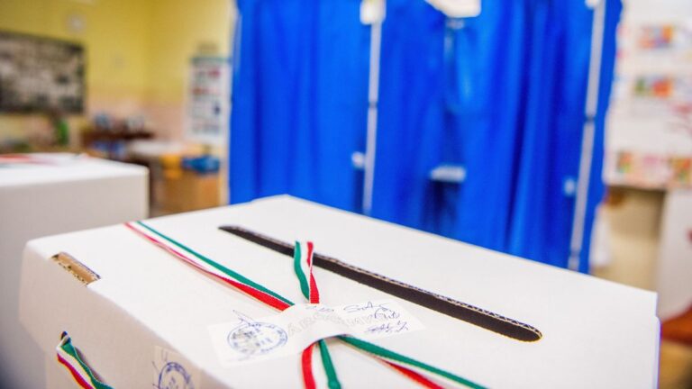 Közel 150 ezer ajánlóívet igényeltek az országgyűlési képviselőjelöltek