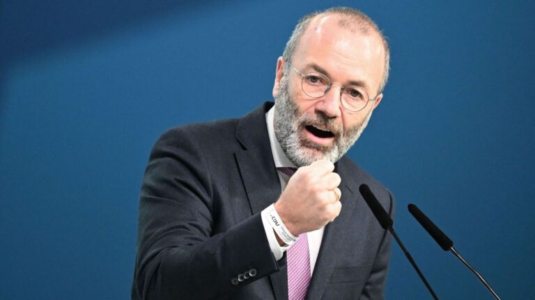 Elképesztő javaslat: Weber európai fiatalokat küldene Ukrajnába