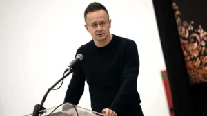 Szijjártó Péter állami kitüntetést adott át Robert Palladinónak, a budapesti amerikai nagykövetség volt ügyvivőjének