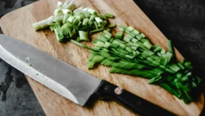 Lefejezte, megnyúzta, majd megfőzte partnerét egy nő – könyv készült a borzalmakról