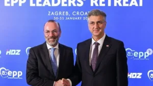 A kisantant illegális blokádjával próbál Magyar Péter hatalomra vergődni