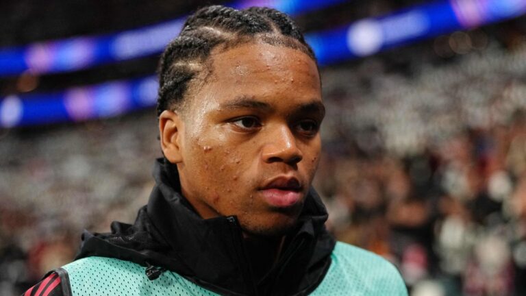 Carragher a Liverpool két játékosát a földbe döngölte, egyet az egekbe emelt egy mondattal