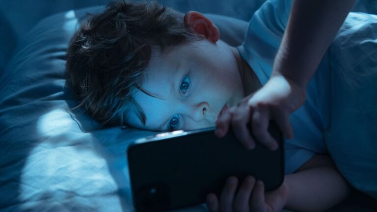 Katasztrofális állapotban vannak a gyerekek az okoseszközök miatt