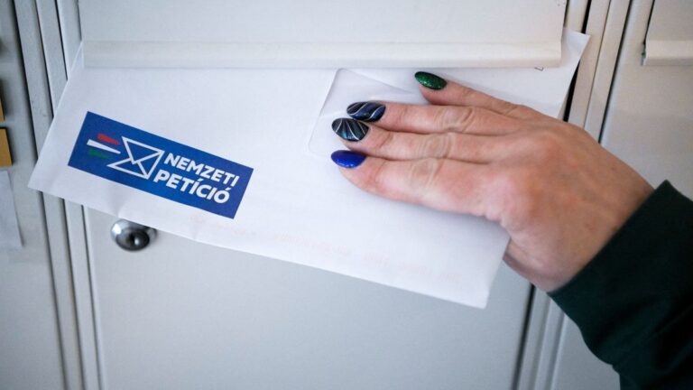 Vitályos Eszter is kitöltötte a nemzeti petíciót + videó