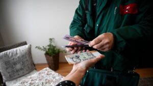 A magyarok többsége támogatja a 13. és a 14. havi nyugdíjat