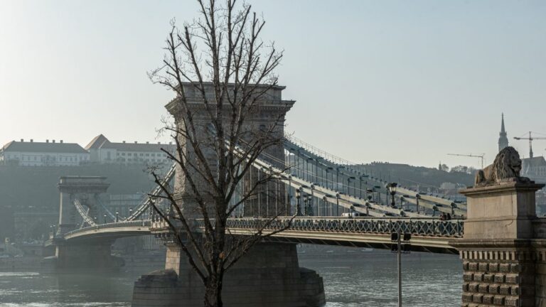 15 fokos meleg érkezik pénteken, aztán drámai fordulatot vesz az időjárás