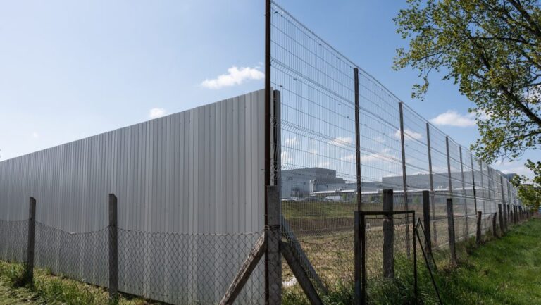 Kirúgták vagy megfélemlítették a gödi Samsungnál azokat, akik munkavállalói szervezetet akartak alapítani