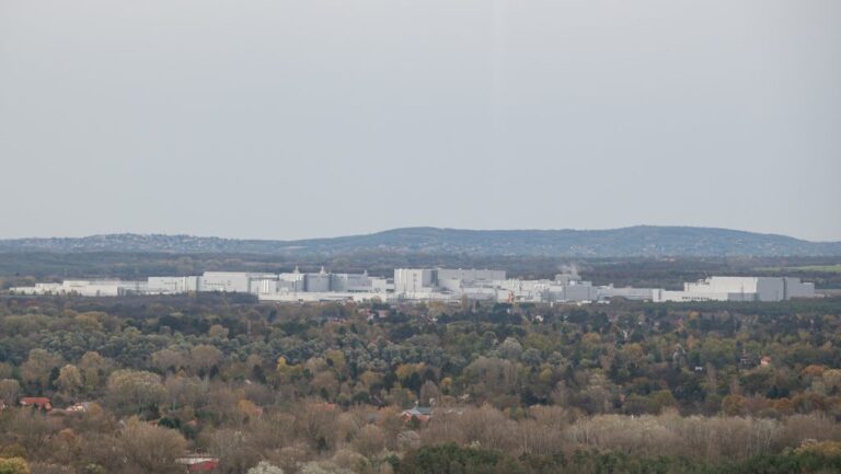 Magyar Péter: Holnaptól megszólalnak a gödi Samsung gyár érintettjei