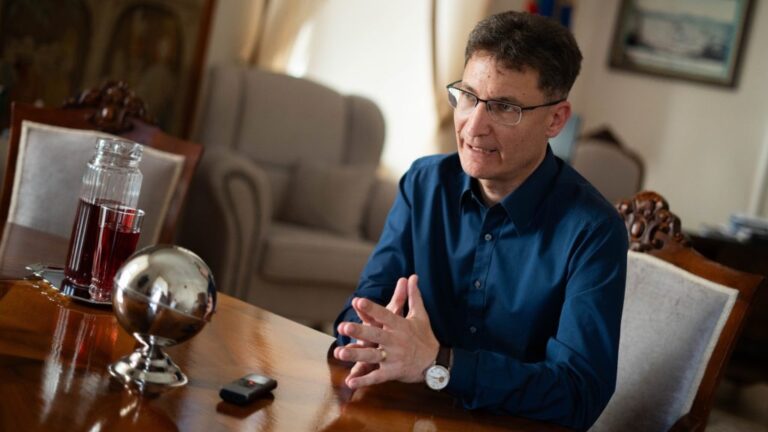 Cser-Palkovics a tiszás jelölteket is meghívja magához egyeztetni, az indulóknak pedig azt javasolja, hogy beszéljenek egymással