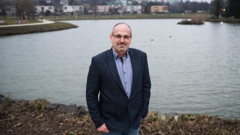 „Nix ugribugri” – Ajkai Tisza-jelölt: Orbán egyszer már beharangozta a győzelmet a körzetben, vereség lett belőle