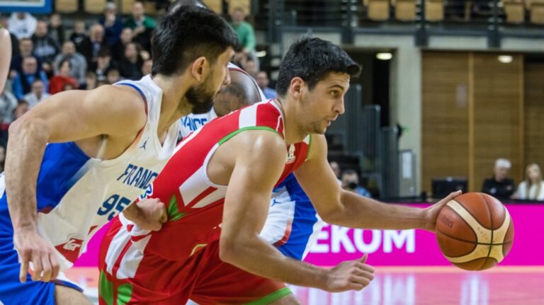 Visszaküzdötte magát a magyar kosárlabda-válogatott az vb-selejtezőbe, két másodperccel a vége előtt kapott ki