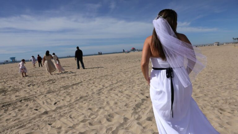 Önmagához ment feleségül tíz éve, de mára talált magának másik párt