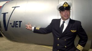 John Travolta újabb pilótaengedéllyel ünnepelte a születésnapját