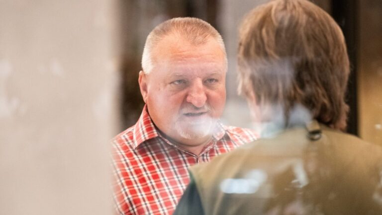 „Orbán Viktor vagy hazudik, vagy hazudtak neki” – állítja Komjáthi Imre a gödi botrányról