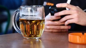 Közel 6000 munkavállalót bocsát el a Heineken