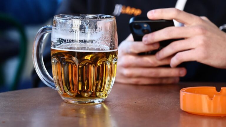 Közel 6000 munkavállalót bocsát el a Heineken